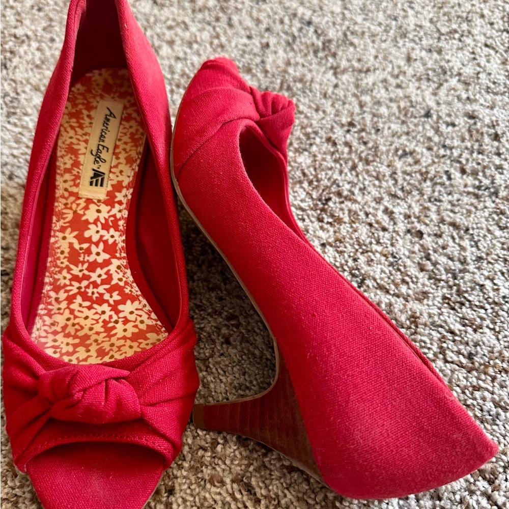 American Eagle Outfitters Women's Red Knotted heels